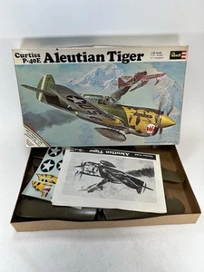 De colección Revell Curtiss P-40E Aleutian Tiger 1/32 H-271:200 caja abierta sin construir 1969 - Imagen 1 de 12
