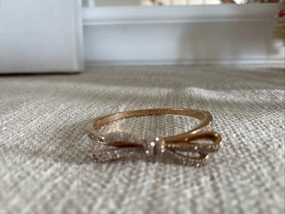 Brazalete Brazalete Kate Spade New York Cinta Lazo Estrás Oro Rosa Doble Lazo Foto 1 de 4