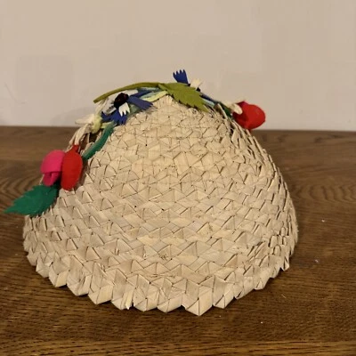 Sombrero de mujer tejido a mano vintage con flores de fieltro Foto 1 de 4