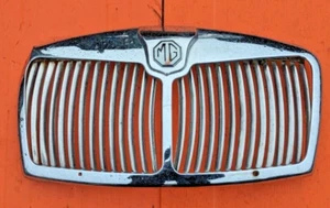 Rejilla MGA original 1958 con emblema - Imagen 1 de 10