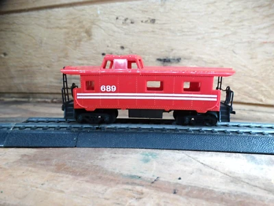 TYCO HO Scale 40' Hobby Model Railroad Cupula Caboose 689 - Image 1 of 4