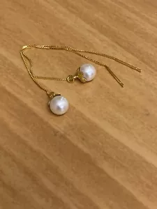 Perlas Mikimoto de agua salada Akoya de 5,6 mm reutilizadas en un pendiente enhebrador. - Imagen 1 de 4