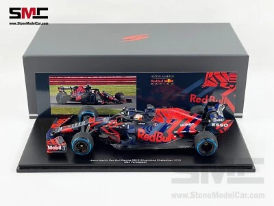 1:18 Spark Red Bull F1 RB15 33 Max Verstappen Silverstone Circuit Shakedown 2019 - Image 1 of 4