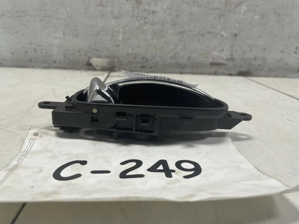 2011 NISSAN MAXIMA ЗАДНИЙ ПРАВЫЙ ПАССАЖИРСКОЙ СТОРОНЕ ВНУТРЕННЕЙ ДВЕРИ РУЧКИ OEM  - Изображение 1 из 4