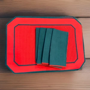 Juego de 4 manteles plisados y servilletas de tela a juego de Navidad de colección cada uno  - Imagen 1 de 7