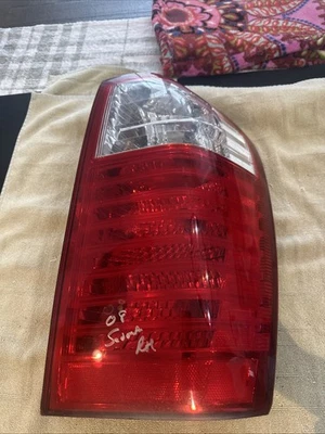 2008  KIA SEDONA RIGHT PASSENGER SIDE TAILLIGHT OEM - Image 1 of 4