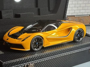 Coche 1:18 *EN CAJA* CASI REAL LOTUS EVIJA HYPERCAR NYO AMARILLO *¡COMO NUEVO*!! - Imagen 1 de 8