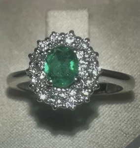 ANELLO ORO 18kt. CON DOPPIO GIRO DI DIAMANTI E SMERALDO NATURALE COLOMBIA OVALE - Imagen 1 de 8