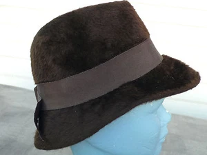 ANCIEN CHAPEAU DE FEMME - FEUTRE BROSSE MARRON - VINTAGE - Imagen 1 de 2