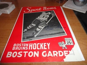 BOBBY HULL SIGNED PROGRAM 1ST GAME AT BOSTON GARDEN October 12, 1957 - Picture 1 of 19