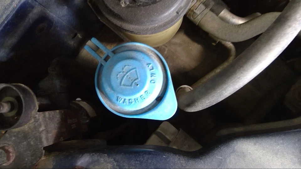 Used Washer Fluid Reservoir fits: 2005 Hyundai Sonata  Grade A - Image 1 of 4
