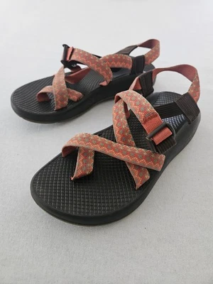 Sandálias femininas Chaco Z2 clássicas tamanho 8 laranja/marrom estilo biqueira Vibram - Imagem 1 de 4