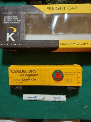 K-LINE #K762-8017 CANADA DRY GINGER ALE WOOD SIDED REEFER - Image 1 of 4