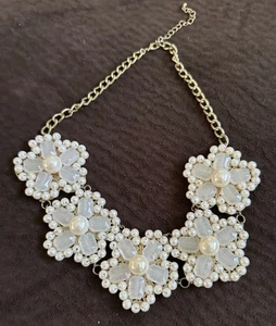 Cadena y perlas en tono dorado y piedras de vidrio rectangulares blancas para mujer sin marca - Imagen 1 de 2