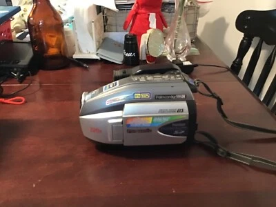 Panasonic Palmcorder PV-L452 VHS-C Analog Camcorder - Image 1 of 4