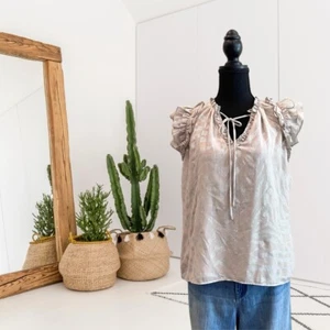 White House Black Market Women's M Ruffle Cap Sleeve V-Neck Metallic Top Beige - Picture 1 of 11