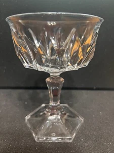 CRISTAL D'ARQUES CHAUMONT LEAD CRYSTAL 7 OUNCE CHAMPAGNE GLASS - Picture 1 of 5