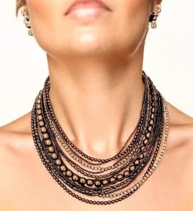 COLLAR ANCHO ARTESANAL MULTICAPA FIRMADO A MANO Dédée K cuentas abotonadas - Imagen 1 de 4