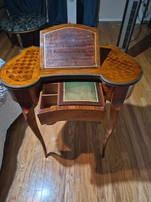 Antique Louis XV Inlaid Ova tulip  Wood Ladies Desk Secretary with Leather Trim - Image 1 of 4