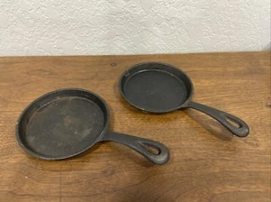 Juego de 2 sartenes mini para huevos de hierro fundido de 5" de diámetro de 9" de largo - Imagen 1 de 4