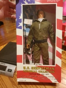 BRANDNEU! US Serviceman Memorial Collection Vietnam War 61'-75' Actionfigur - Bild 1 von 4