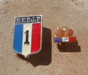 F.F.P.J.P - 1 Insigne et 1 Bouton de Col ! - Picture 1 of 2