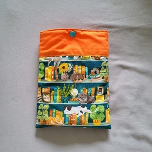 Books & Cats themed Kindle eBook Cover Pouch - Lined Padded Case - Handmade - Afbeelding 1 van 3