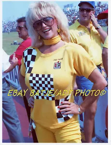 LINDA VAUGHN MISS HURST PINUP FOTO 001 - Foto 1 di 1