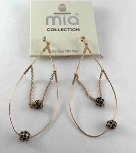 Colección Mia por Kim Min Sun Pendientes Aro Ovalados Color Dorado con Cuentas 2.5" Largo - Imagen 1 de 6