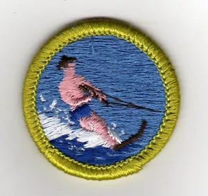 Retired - Water Skiing (No Vest) Merit Badge Typ H Clear Plastic Back (1972-95) - Picture 1 of 1