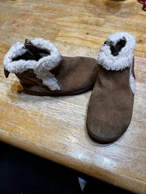UGG Kids Suede Brown Toddler Size 8 Sheepskin Mallya Boots Great Used Condition - Image 1 of 4