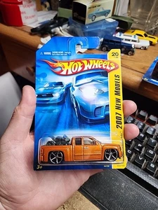 2007 Hot Wheels #20 New Models 20/36 CHEVY SILVERADO Orange w/Chrome OH5 Spokes - Picture 1 of 6