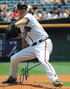 Tim Hudson Autographed Signed 8x10 Photo Atlanta Braves SKU #245681 - Picture 1 of 1