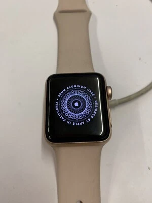 Apple Watch Series 3 38mm Aluminium Case WR50M Bloqué activé - Photo 1/4