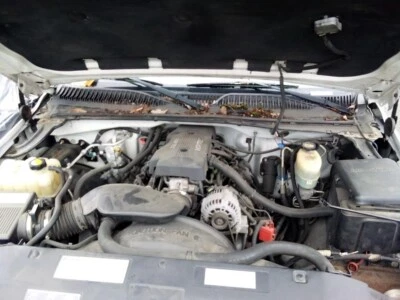 Used Front Left Door Window Regulator Front fits: 2000 Chevrolet Silverado 2500 - Image 1 of 4