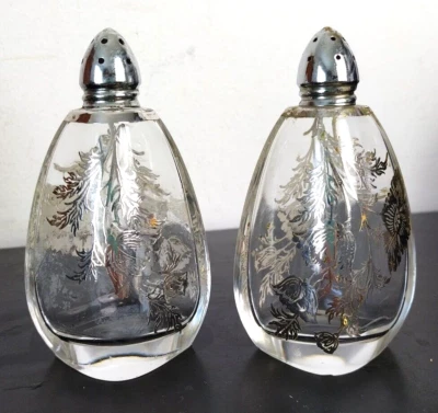 Salero y pimentero vintage plateado floral y hoja con revestimiento de filigrana de vidrio Foto 1 de 4