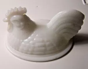 Pollaio vintage in vetro bianco latte con nucleo fattoria suo nido largo 5" #4 interno - Foto 1 di 4