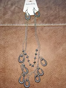 Silver colour necklace with matching earrings, spring style, NEW in PACKET - Picture 1 of 4
