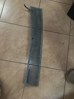 Ford Thunderbird 1971 maletero trasero ventilación parrilla placa Foto 1 de 2