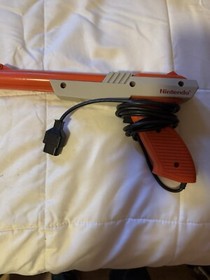 NINTENDO NES ZAPPER LIGHT GUN CONTROLLER ORANGE OFFICIAL OEM NES-005