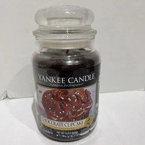 New Yankee Candle CHOCOLATE CUPCAKE 22 oz barattolo etichetta bianca ritirato raro difficile da trovare - Foto 1 di 12