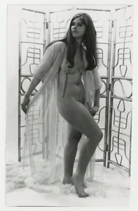 Long Haired Female 1950 Chunky Legs 5x4 Original Vintage Nude Lingerie Q8071 - Picture 1 of 2