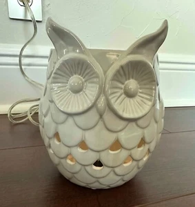 Yankee Candle Scenterpiece Easy MeltCup Warmer Owl with Timer and LED Light - Picture 1 of 7