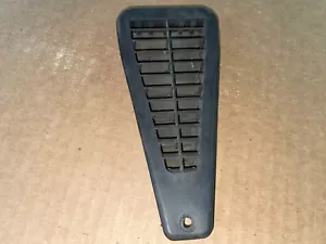 Corvette cabin pressure relief valve door jamb vent 88-96 - Foto 1 di 2