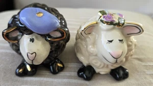 Heather Goldminc Shaker per pecore bianco e nero set di 2 Henich Westland INUTILIZZATI - Foto 1 di 9