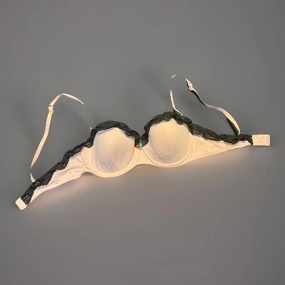 Sujetador Calvin Klein 30C Rosa Desnudo Negro Encaje Ribete Push Up Con Aros Minimalista Elegante Foto 1 de 3