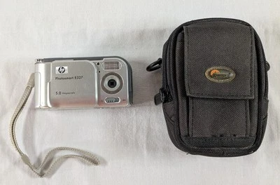 HP PhotoSmart E327 5.0MP Digital Camera Silver & Lowepro Case - Tested and works - Image 1 of 4