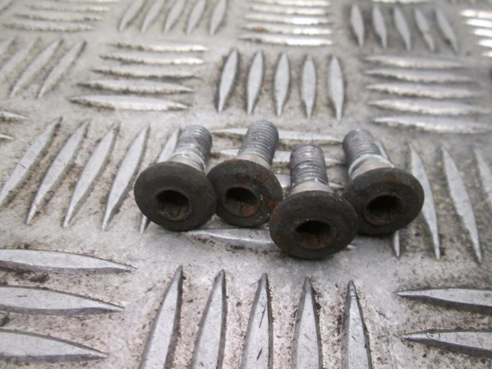 HONDA CB 600 F HORNET 2007 DISCO DE FRENO TRASERO PERNOS DE MONTAJE X4 Foto 1 de 1