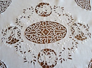 Napperon début XXe en coton brodé à décors de papillons - 64 cm x 48 cm - Imagen 1 de 4