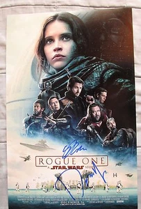 ROGUE ONE A STAR WARS STORY FIRMATA 11x17 FOTO DCCOA GARETH EDWARDS DONNIE YEN - Foto 1 di 7